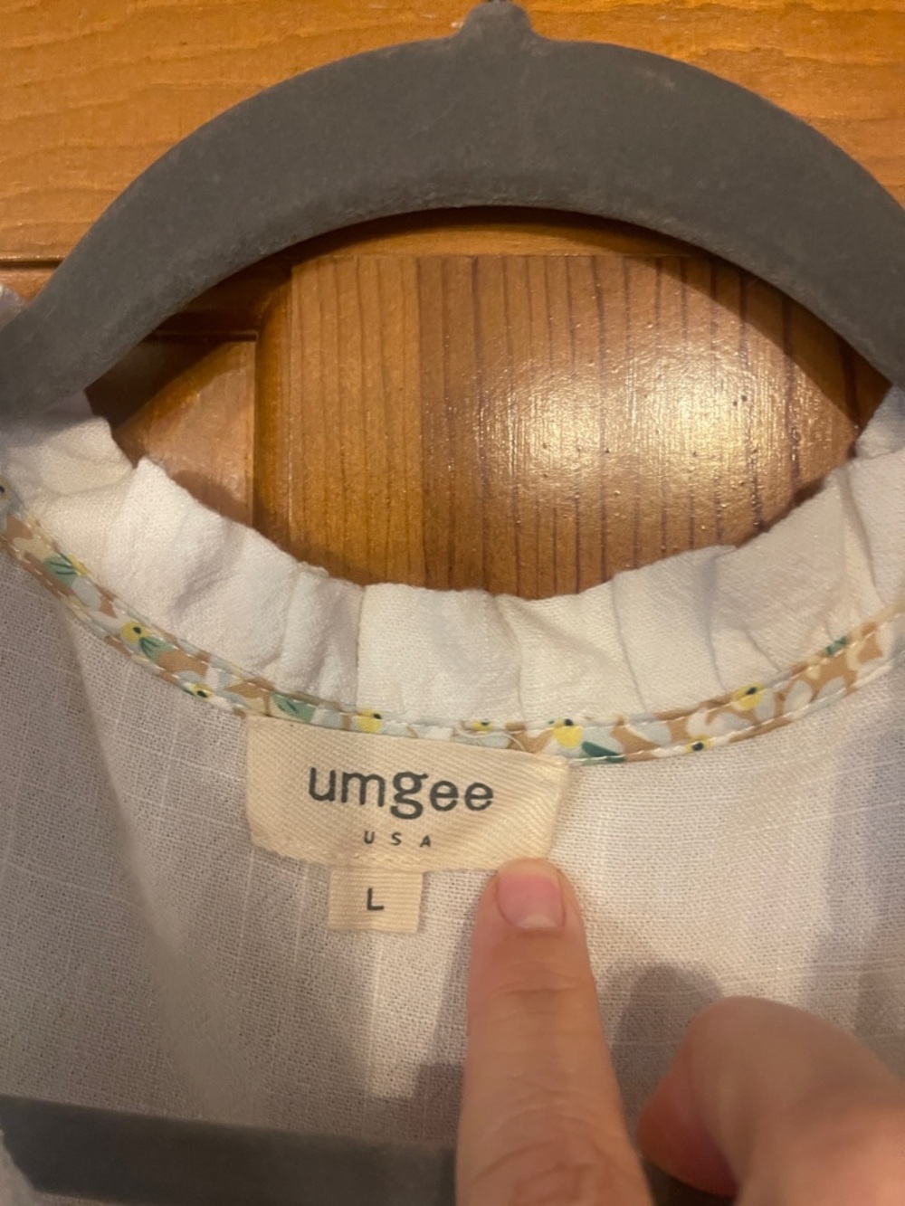 Umgee Ivory Linen Puff Sleeve Tie-Neck Top Size Large - Picture 2 of 10
